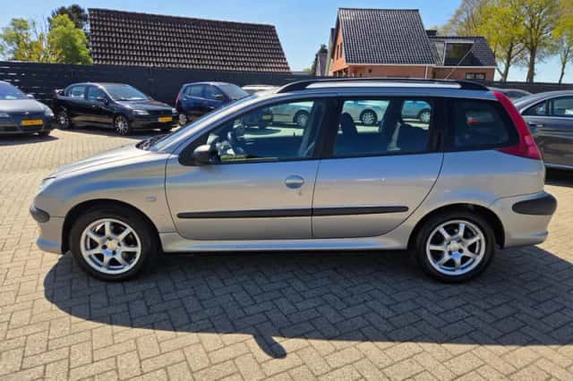 Peugeot 206 (2002) thumbnail 5