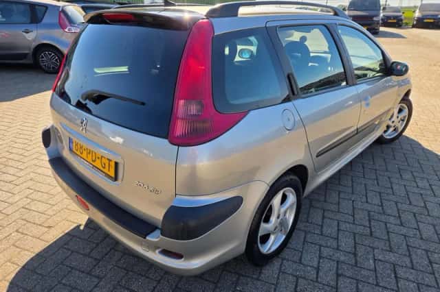 Peugeot 206 (2004) thumbnail 3
