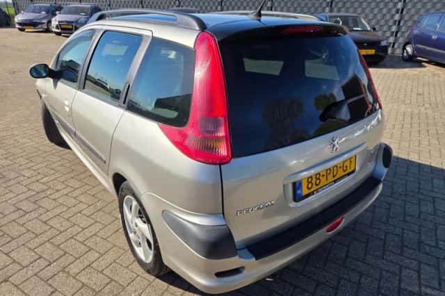 Peugeot 206 (2004) thumbnail 4