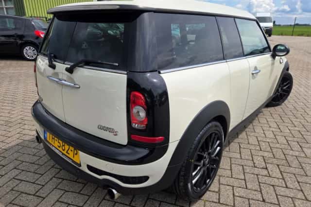 MINI Clubman (2008) thumbnail 3