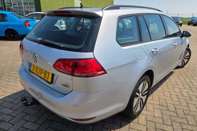 Volkswagen Golf (2014) thumbnail 3
