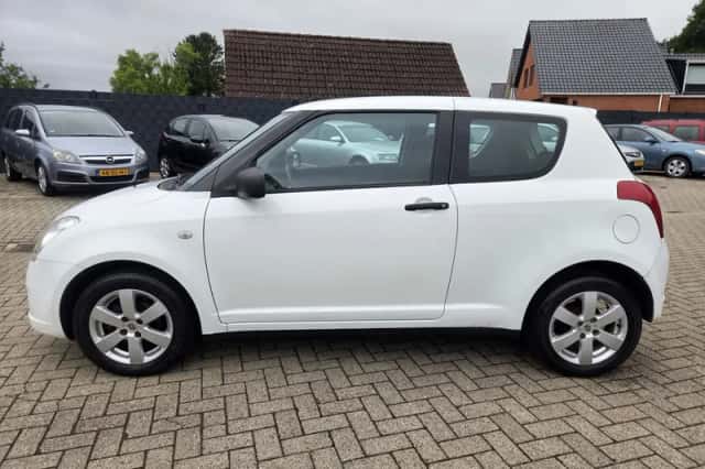 Suzuki Swift (2007) thumbnail 5