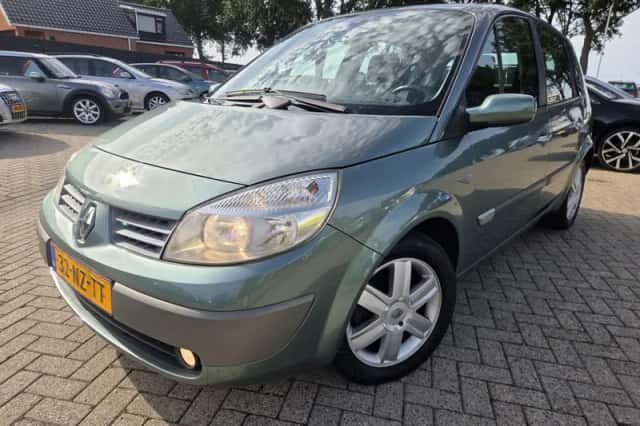 Renault Scénic (2004) thumbnail 1