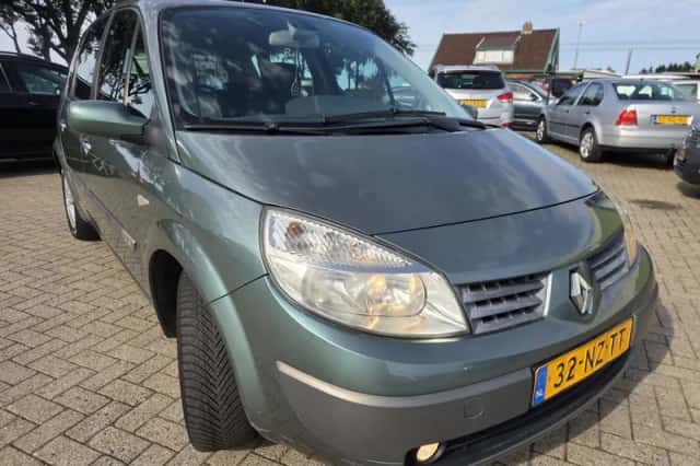 Renault Scénic (2004) thumbnail 2