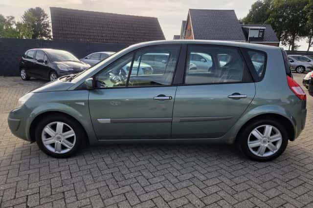 Renault Scénic (2004) thumbnail 5
