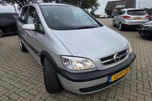 Opel Zafira (2005) thumbnail 2