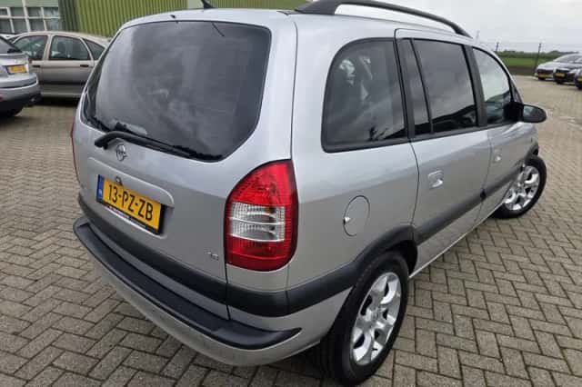 Opel Zafira (2005) thumbnail 3