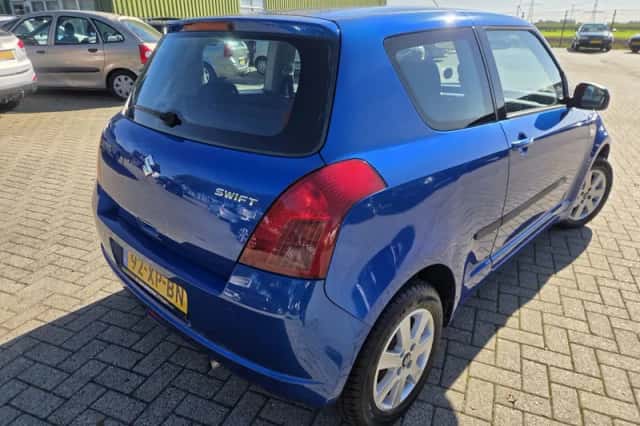 Suzuki Swift (2007) thumbnail 3