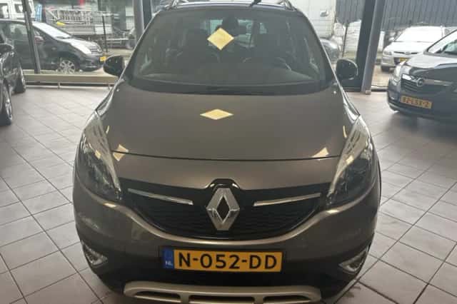 Renault Scénic (2014) thumbnail 2