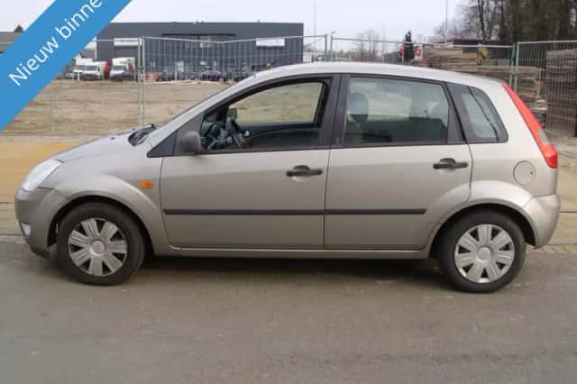 Ford Fiesta (2002) thumbnail 2