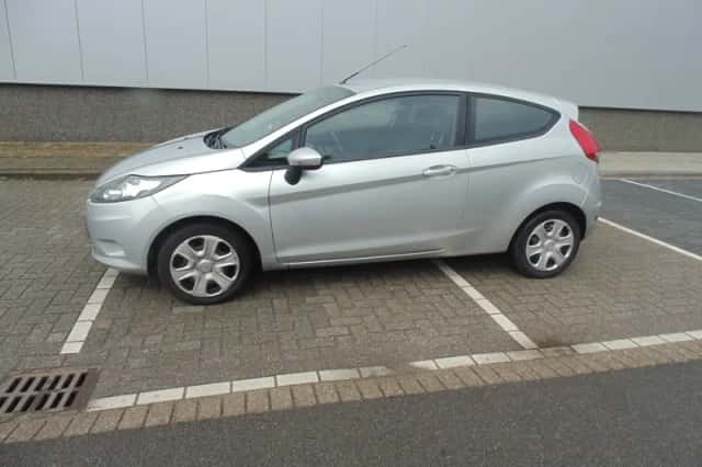 Ford Fiesta (2010) thumbnail 2