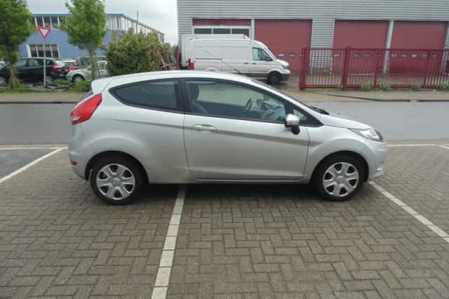 Ford Fiesta (2010) thumbnail 4