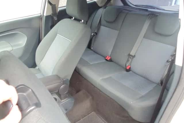 Ford Fiesta (2010) thumbnail 6