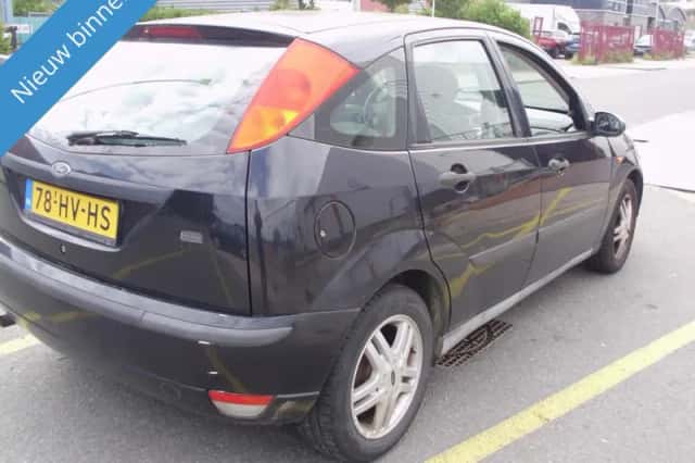 Ford Focus (2002) thumbnail 4