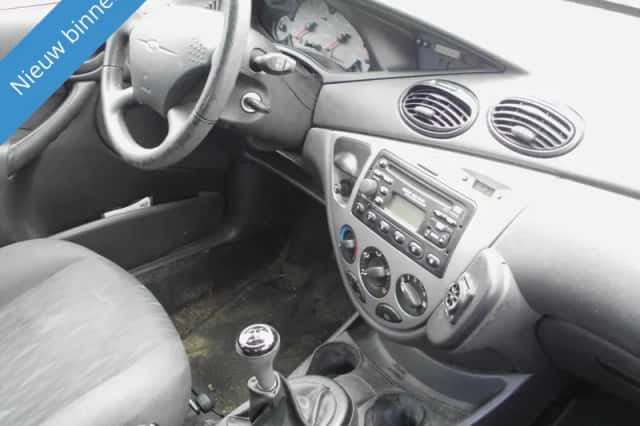 Ford Focus (2002) thumbnail 5