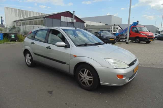 Ford Focus (2001) thumbnail 1