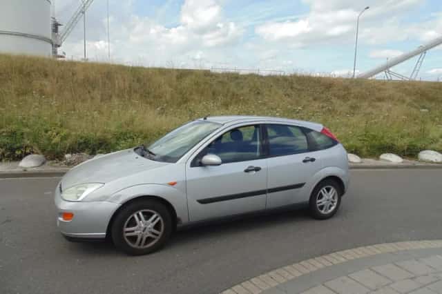 Ford Focus (2001) thumbnail 6