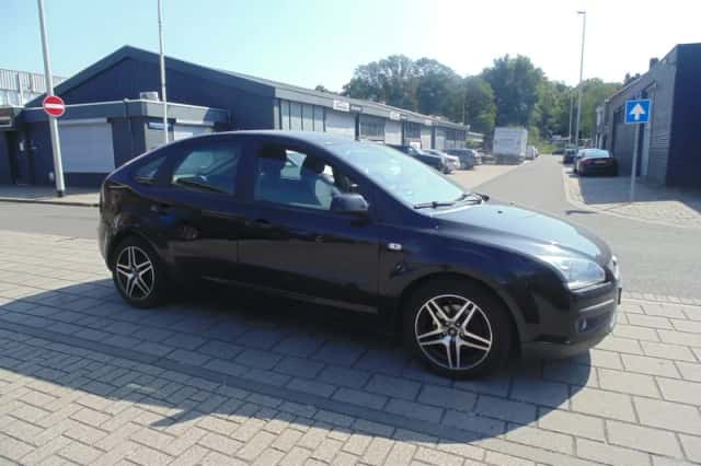 Ford Focus (2005) thumbnail 3