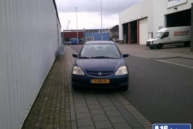 Honda Civic (2003) thumbnail 2
