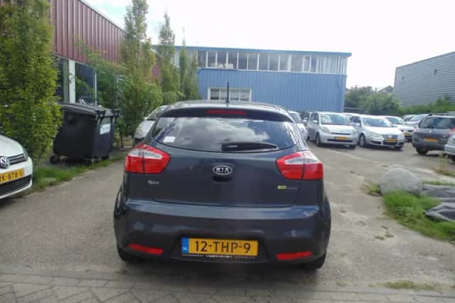 Kia Rio (2012) thumbnail 3