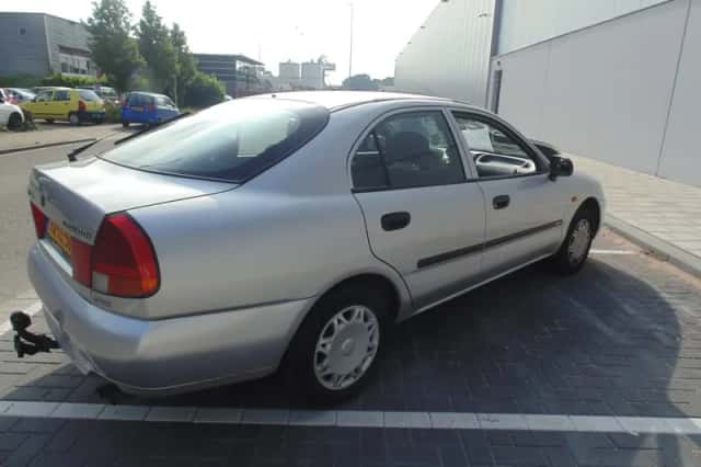 Mitsubishi Carisma (1998) thumbnail 3