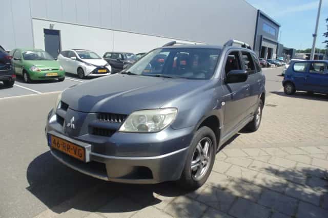 Mitsubishi Outlander (2005) thumbnail 1