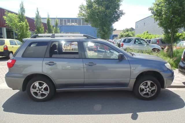 Mitsubishi Outlander (2005) thumbnail 3