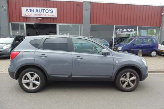 Nissan Qashqai (2009) thumbnail 2