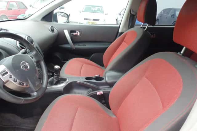 Nissan Qashqai (2009) thumbnail 6
