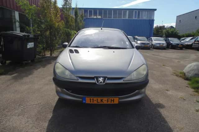Peugeot 206 (2003) thumbnail 2