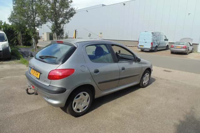 Peugeot 206 (2003) thumbnail 6