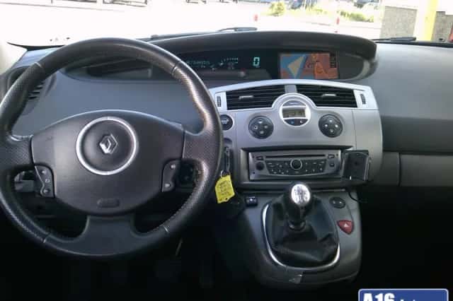 Renault Scénic (2009) thumbnail 2