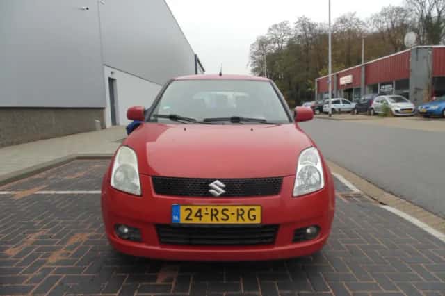 Suzuki Swift (2005) thumbnail 4