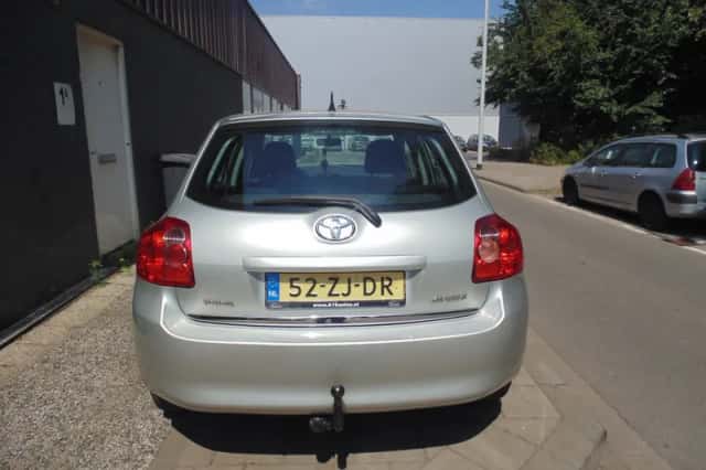 Toyota Auris (2008) thumbnail 1