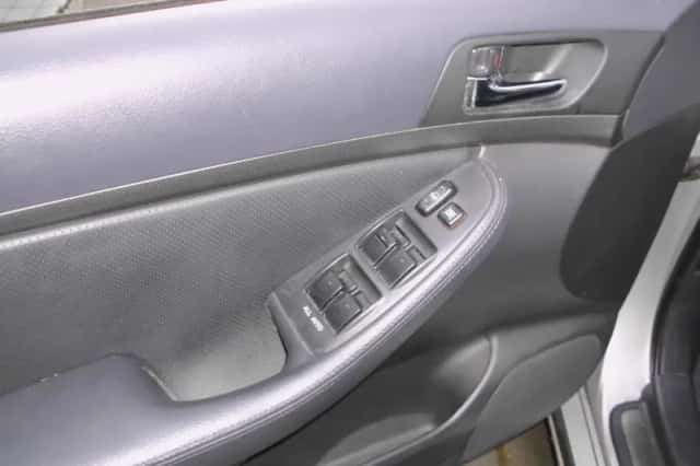 Toyota Avensis (2005) thumbnail 6