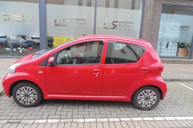 Toyota Aygo (2006) thumbnail 1