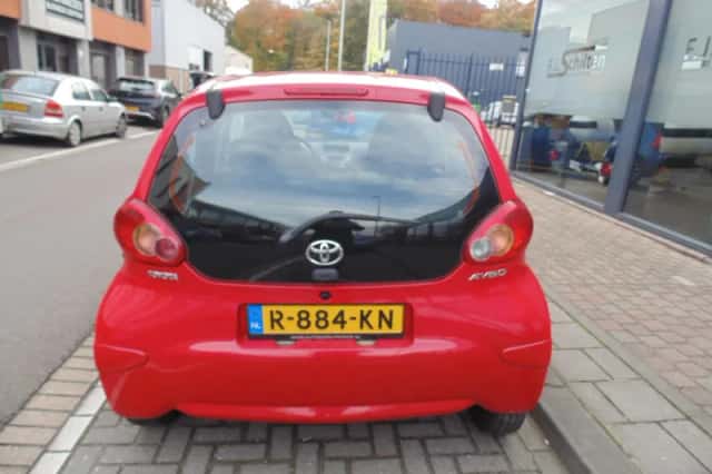 Toyota Aygo (2006) thumbnail 2