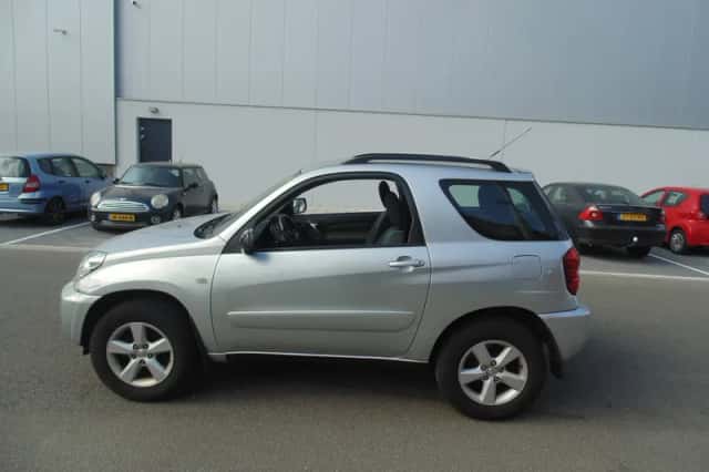 Toyota RAV4 (2004) thumbnail 4