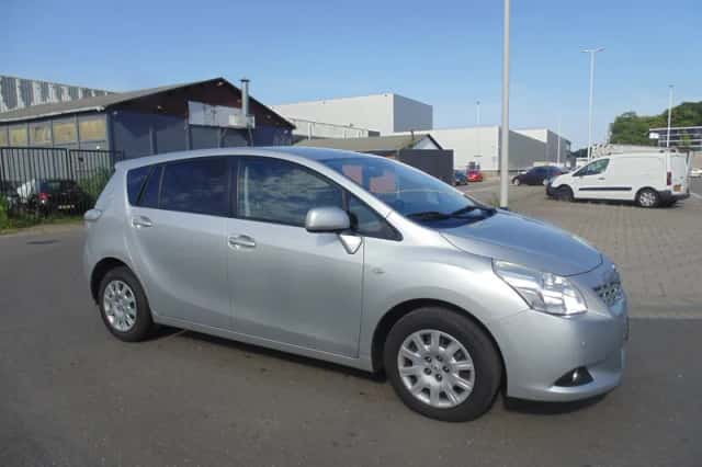 Toyota Verso (2012) thumbnail 3
