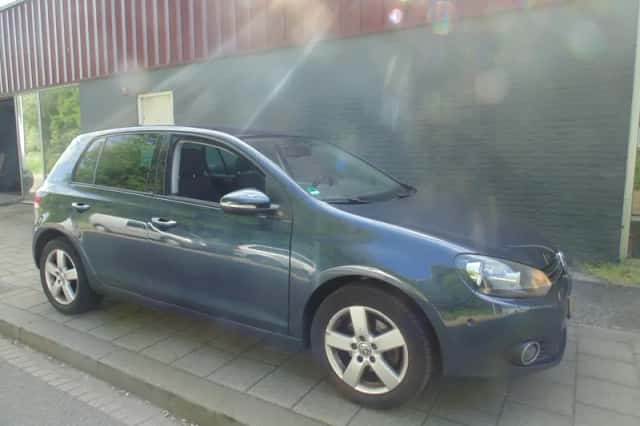 Volkswagen Golf (2010) thumbnail 2