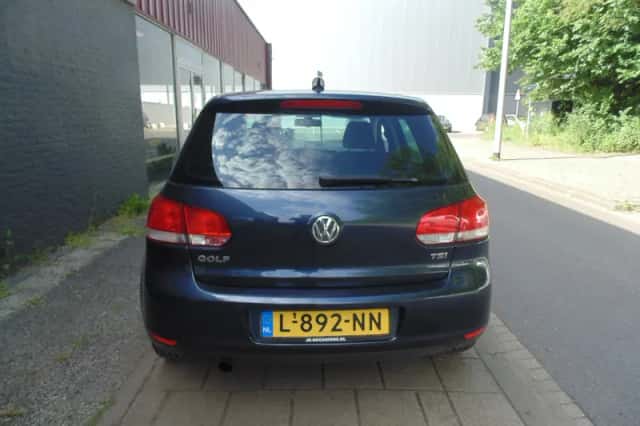 Volkswagen Golf (2010) thumbnail 3