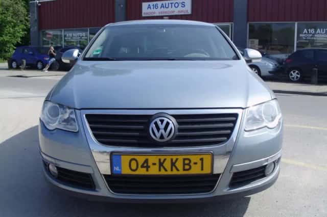 Volkswagen Passat (2010) thumbnail 1