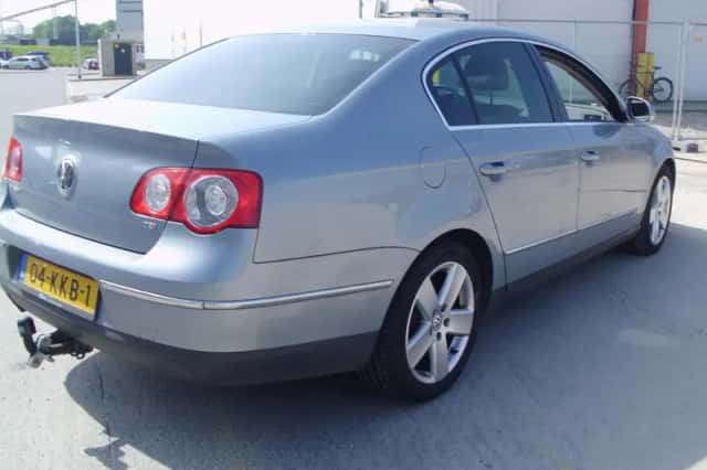 Volkswagen Passat (2010) thumbnail 4