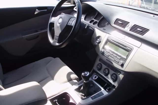 Volkswagen Passat (2010) thumbnail 6