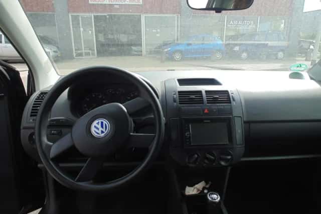 Volkswagen Polo (2002) thumbnail 6