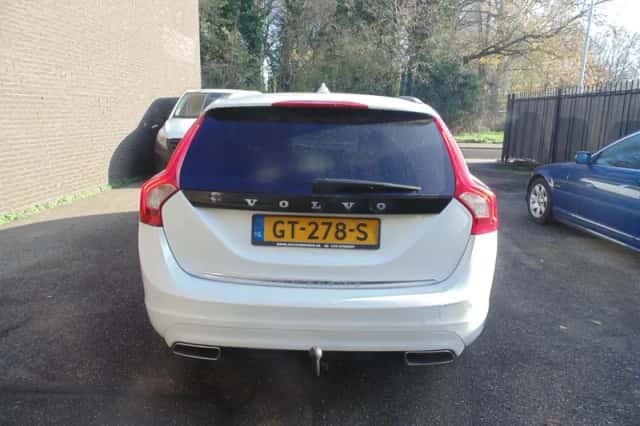 Volvo V60 (2015) thumbnail 4