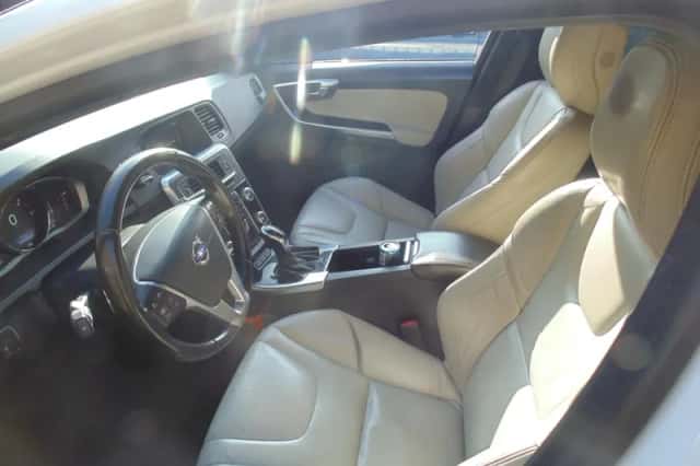 Volvo V60 (2015) thumbnail 5