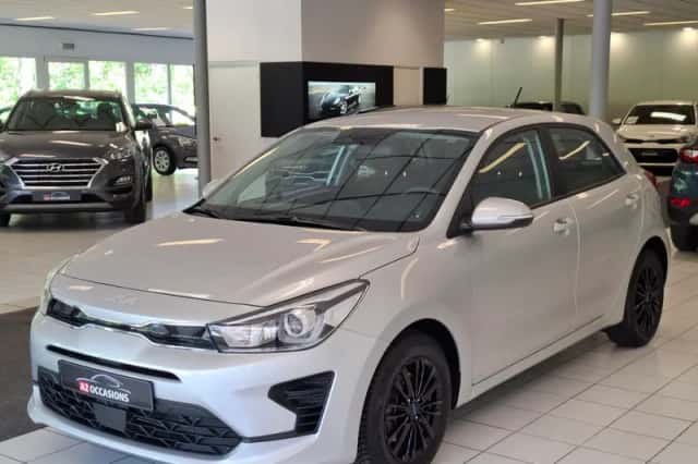 Kia Rio (2023) thumbnail 1