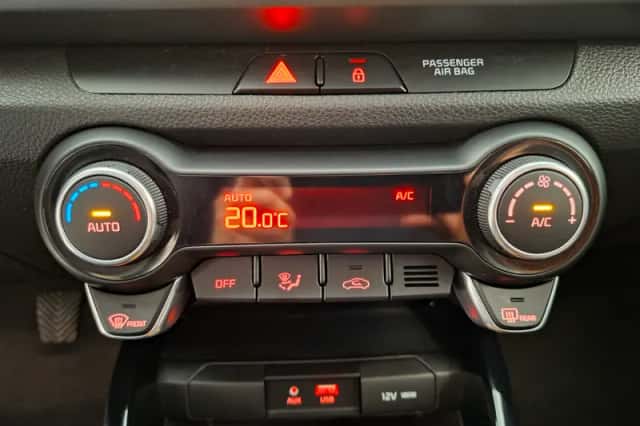 Kia Rio (2020) thumbnail 4