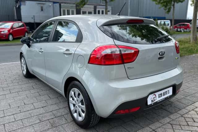 Kia Rio (2014) thumbnail 2